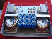 widok_na_transformatory_wyjciowe_i_bateri_elektrolitw_181.jpg